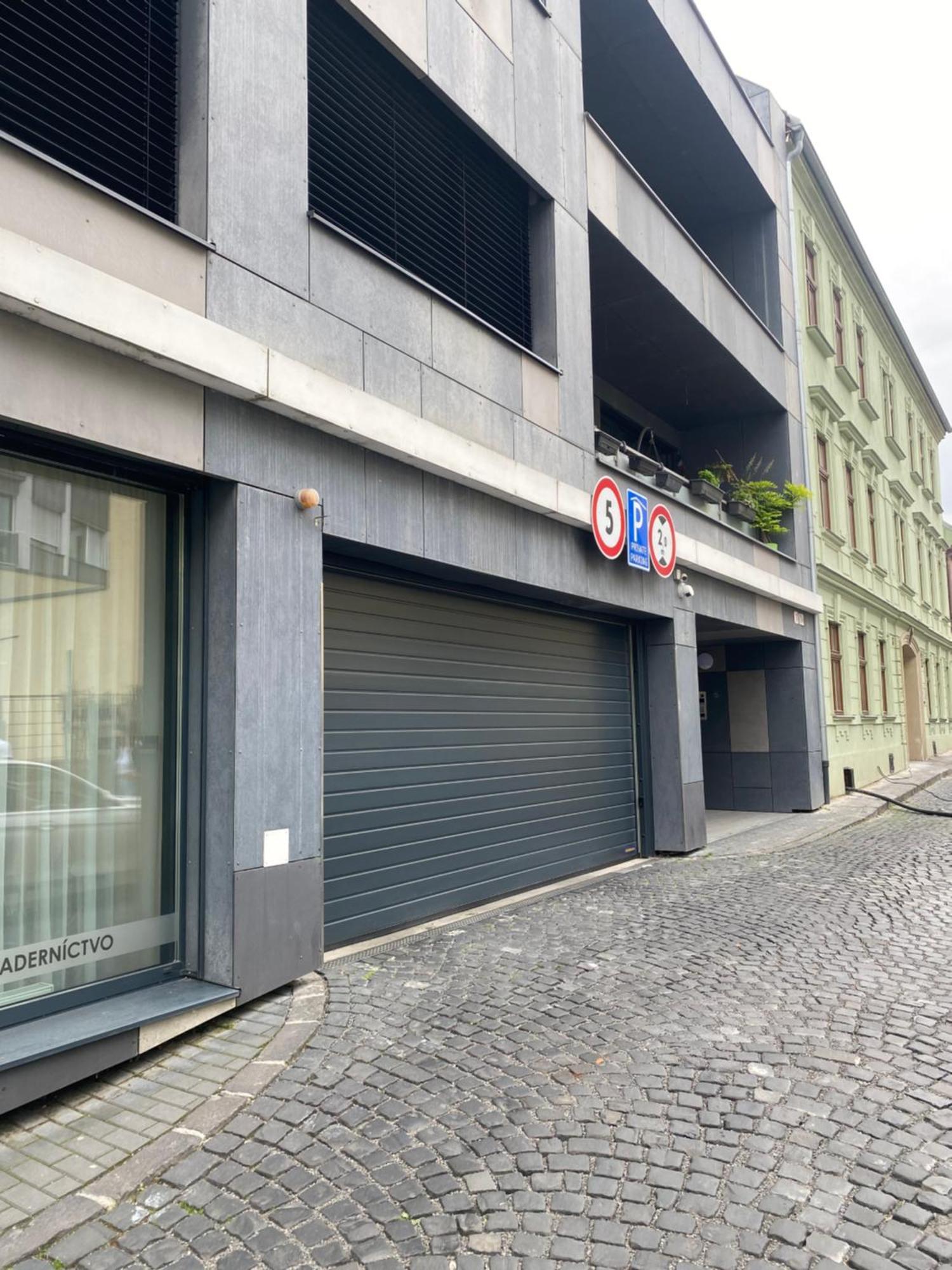 Old Town Bratislava 1Bdr Private Parking Exterior photo
